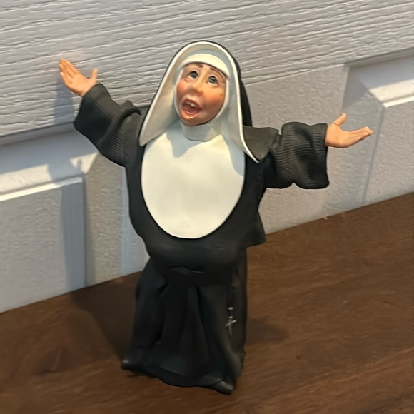 Studio Collection Happy Habits By Deb Wood Sister Mary Hallelujah Figurine - Picture 1 of 8